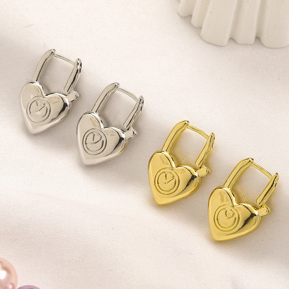 Simple Women Real Gold Plated Designer Brass Copper Stud Fashion Brand V Letters Earrings Geometry Wedding Party Jewerlry ZG2275
Simple Women Real Gold Plated Designer Brass Copper Stud Fashion Brand V Letters Earrings Geometry Wedding Party Jewerlry ZG2275