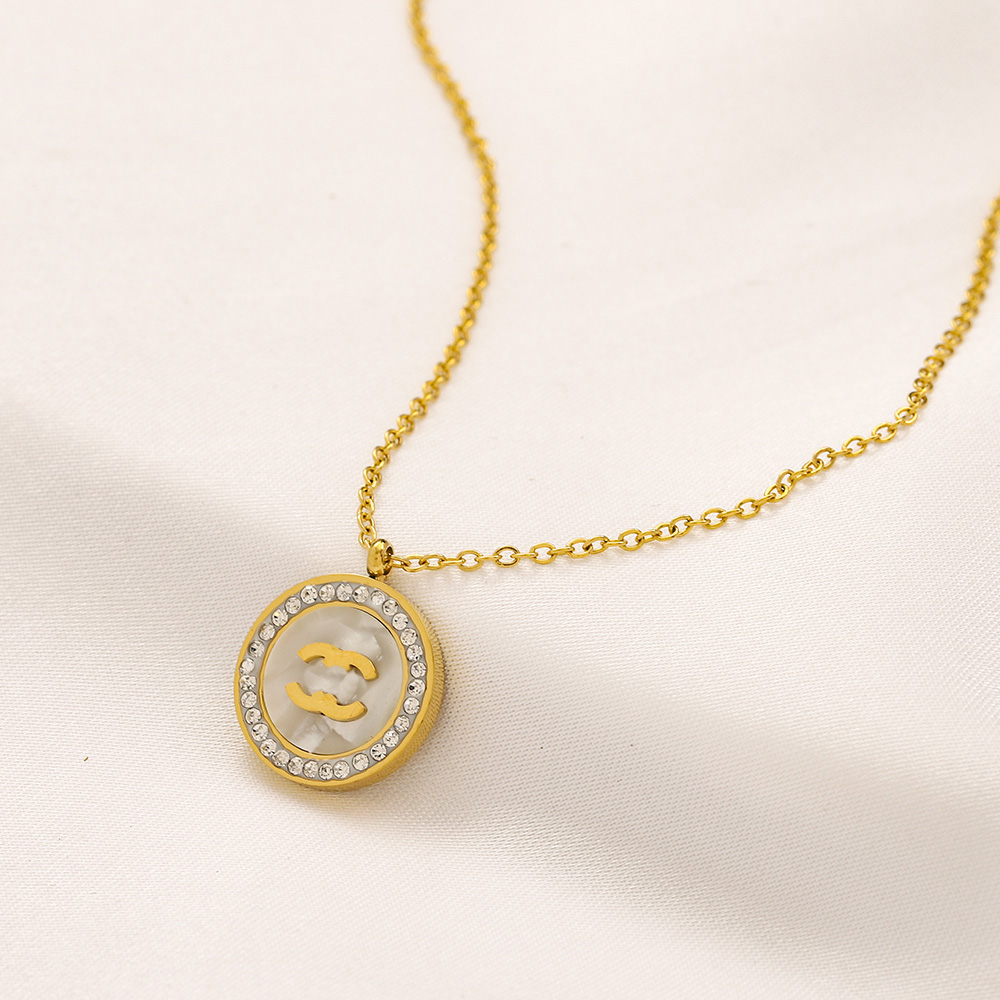Fashion Designer Pendant Neckalce Spring Women Love Diamond Necklace 18K Gold European Jewelry Chain Necklace Classic Design Gift Party Long Chain Family With Box
Fashion Designer Pendant Neckalce Spring Women Love Diamond Necklace 18K Gold European Jewelry Chain Necklace Classic Design Gift Party Long Chain Family With Box