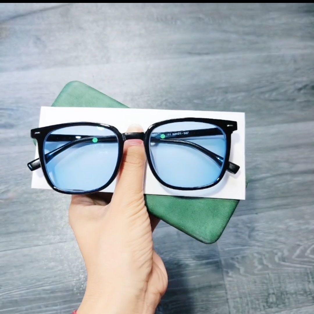 Sunglasses mens senior sense handsome street shot anti-UV glasses womens high-end round face slimming designer luxury sunglasses outdoor casual wear
Sunglasses mens senior sense handsome street shot anti-UV glasses womens high-end round face slimming designer luxury sunglasses outdoor casual wear