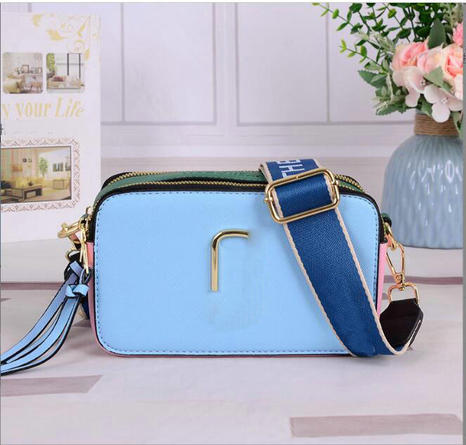 The Snapshot ladies bag Handbag Famous Camera designer Small Crossbody purse mini Women Shoulder Bags Messenger cross body kiu, White
The Snapshot ladies bag Handbag Famous Camera designer Small Crossbody purse mini Women Shoulder Bags Messenger cross body kiu, White