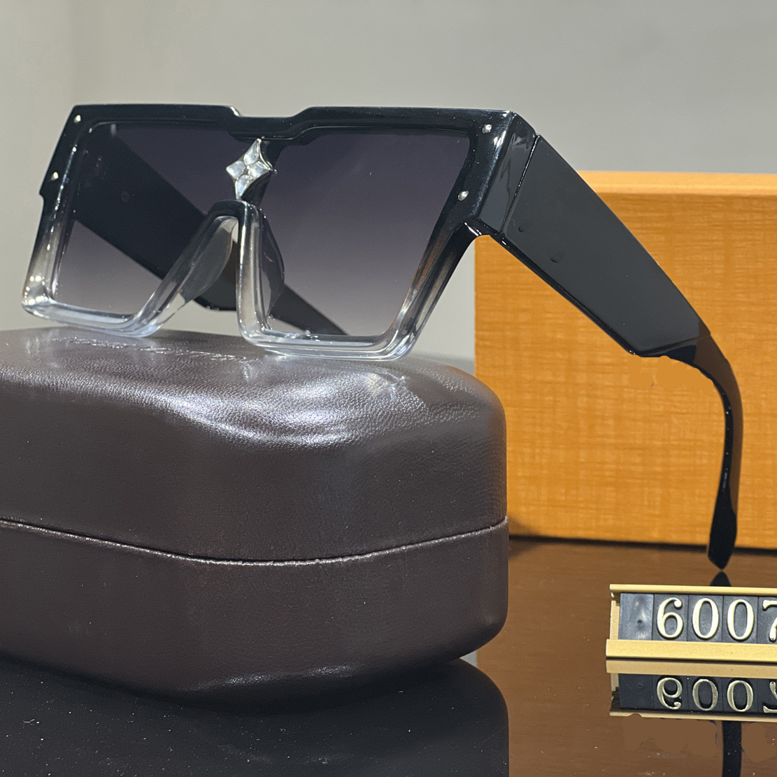 Fashion designer Sunglasses for women mens glasses Ornamental Classic Eyeglasses Goggle Outdoor Beach Sun Glass For Man Woman full frame sports sunglass
Fashion designer Sunglasses for women mens glasses Ornamental Classic Eyeglasses Goggle Outdoor Beach Sun Glass For Man Woman full frame sports sunglass