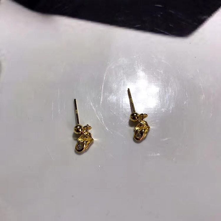 E64 S925 Sterling Silver Gold Plated Earrings Fashion Personalized Punk Street Dance Style Tongue Skeleton Head Cross Flower Letter Jewelry Design Gif