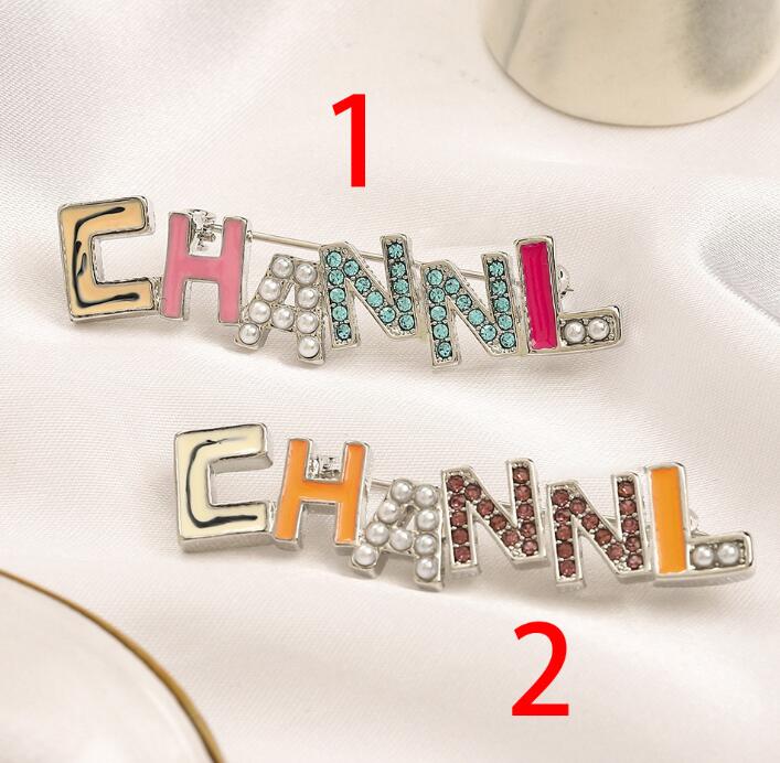 Luxury Women Men Designer Brand Double Letter Brooches 18K Gold Plated Stainless Steel Jewelry Brooch Pin Christmas Party Love Gift Accessorie
Luxury Women Men Designer Brand Double Letter Brooches 18K Gold Plated Stainless Steel Jewelry Brooch Pin Christmas Party Love Gift Accessorie