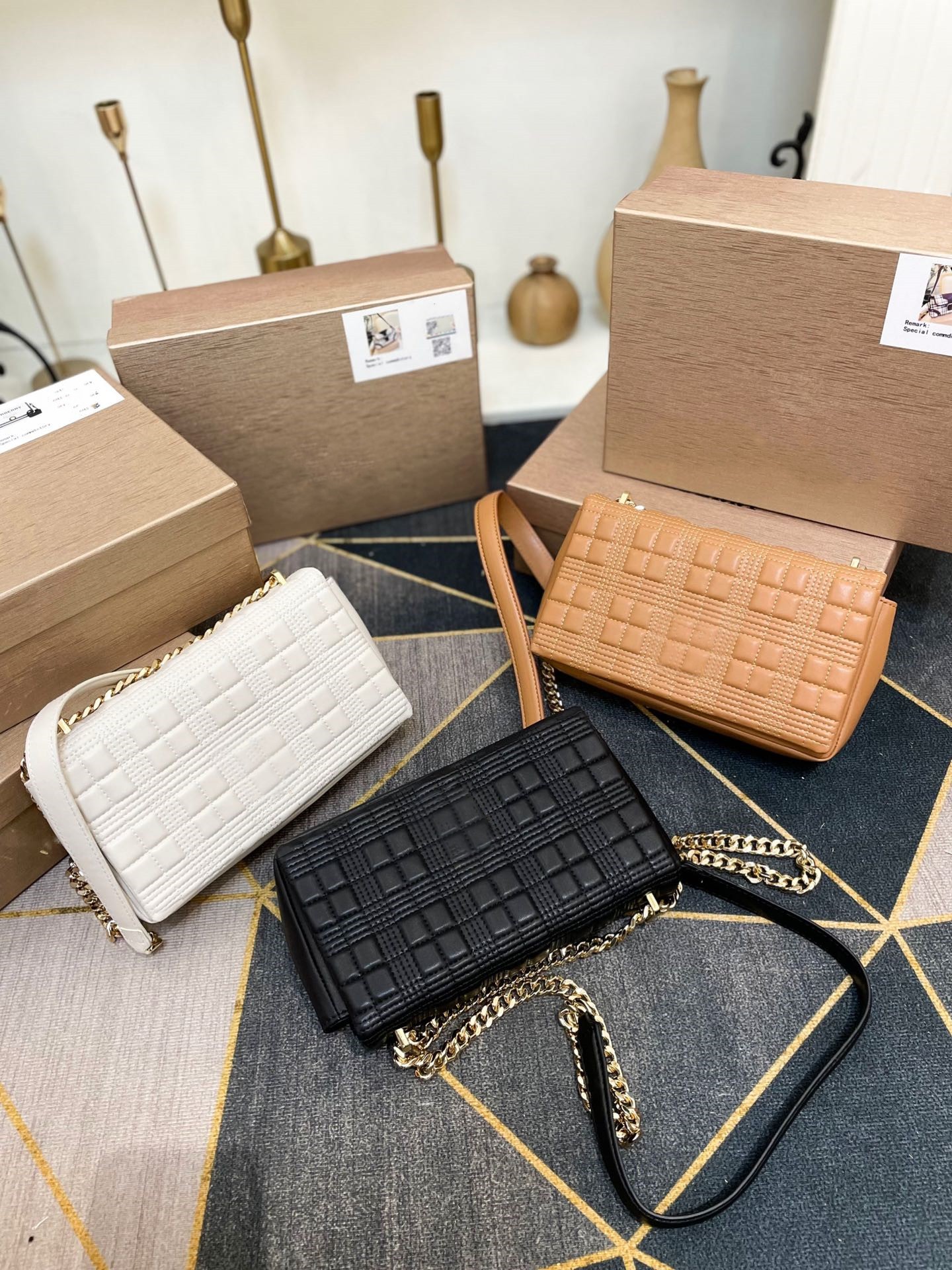 Classic designer bag women's one shoulder bag brand mobile phone bag Crossbody bag chain bag small square bag women's handheld bag leather bag casual bag, Customize 
Classic designer bag women's one shoulder bag brand mobile phone bag Crossbody bag chain bag small square bag women's handheld bag leather bag casual bag, Customize