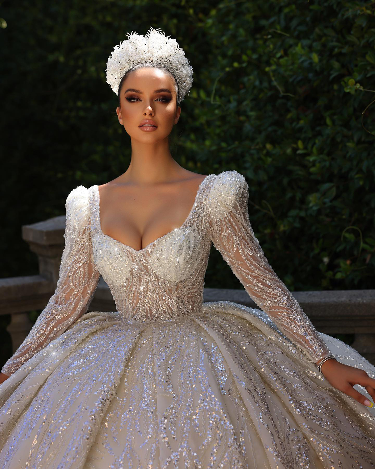 Gorgeous Ball Gown Wedding Dresses Square Long Sleeves Shining Stripe Applicants Shoulder Pad Chapel Gown Pleats Custom Made Bridal Gown Plus Size Ves