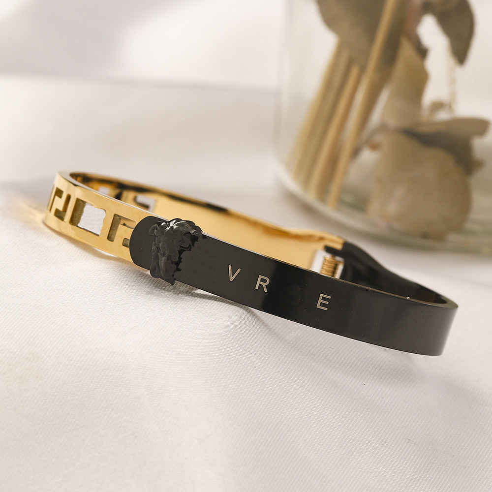 Fashion Love Bangle Bracelet Girl Vintage Leather Black Bracelet Designer Brand Jewelry Bracelets Spring Romantic Gift Family Bracelet Exquisite 18K Gold Bangle
Fashion Love Bangle Bracelet Girl Vintage Leather Black Bracelet Designer Brand Jewelry Bracelets Spring Romantic Gift Family Bracelet Exquisite 18K Gold Bangle