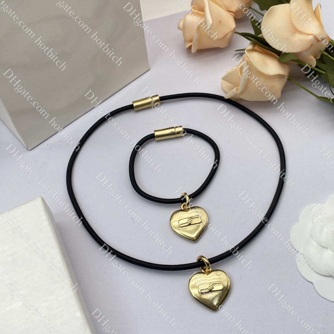 Letter Love Pendant Necklaces Fashion Men Women Couple Bracelet Designer Minimalist Jewelry Set Versatile Fashion, Gold
Letter Love Pendant Necklaces Fashion Men Women Couple Bracelet Designer Minimalist Jewelry Set Versatile Fashion, Gold