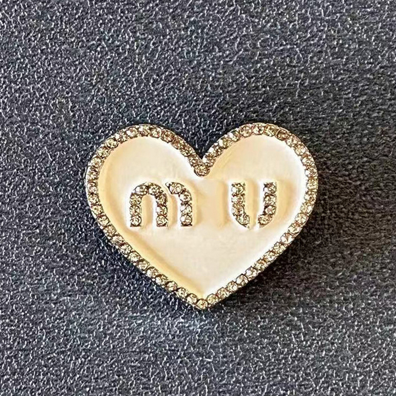 Women Crystal Letter Brooch Cute Heart Letter Brooch Suit Lapel Pin Gift for Love Girlfriend