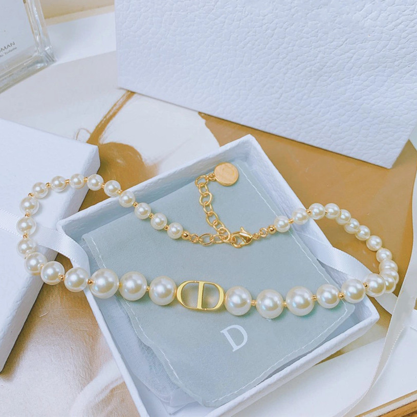 High quality pearl necklace designer for women New Fashion necklace Love necklace For Woman Brand Simple Letters Diamond Lady
High quality pearl necklace designer for women New Fashion necklace Love necklace For Woman Brand Simple Letters Diamond Lady