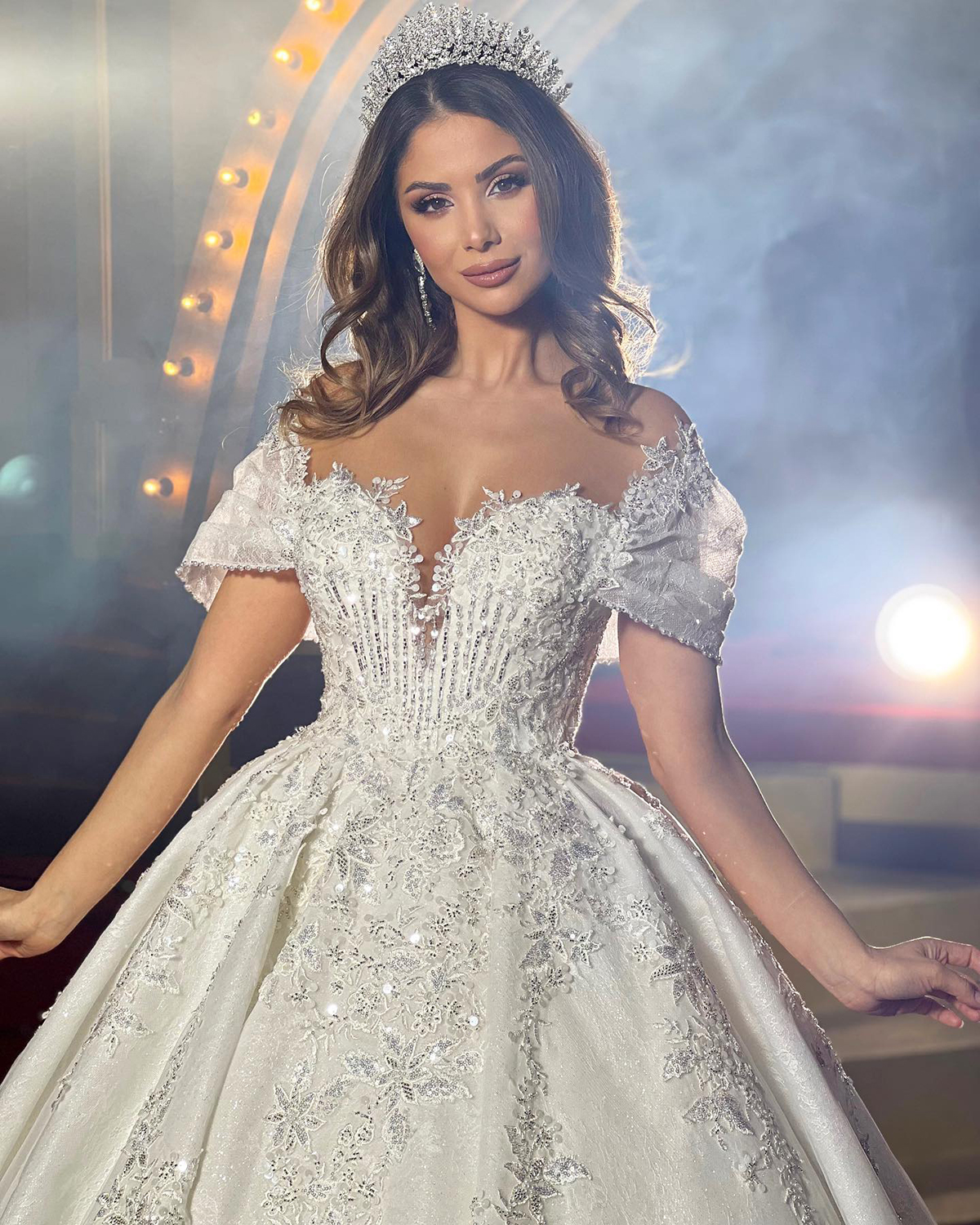 Elegant Ball Gown Wedding Dresses Sweetheart Off the Shoulder Shining Applicants Backless Chapel Gown Pleats Custom Made Bridal Gown Plus Size Vestido