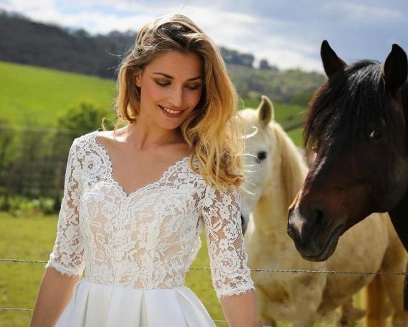 New Arrival Short Wedding Dress 2024 A-line V-neck Lace Half Sleeves Knee Length Open Back Bridal Gown Boho Beach Robes de Mariage