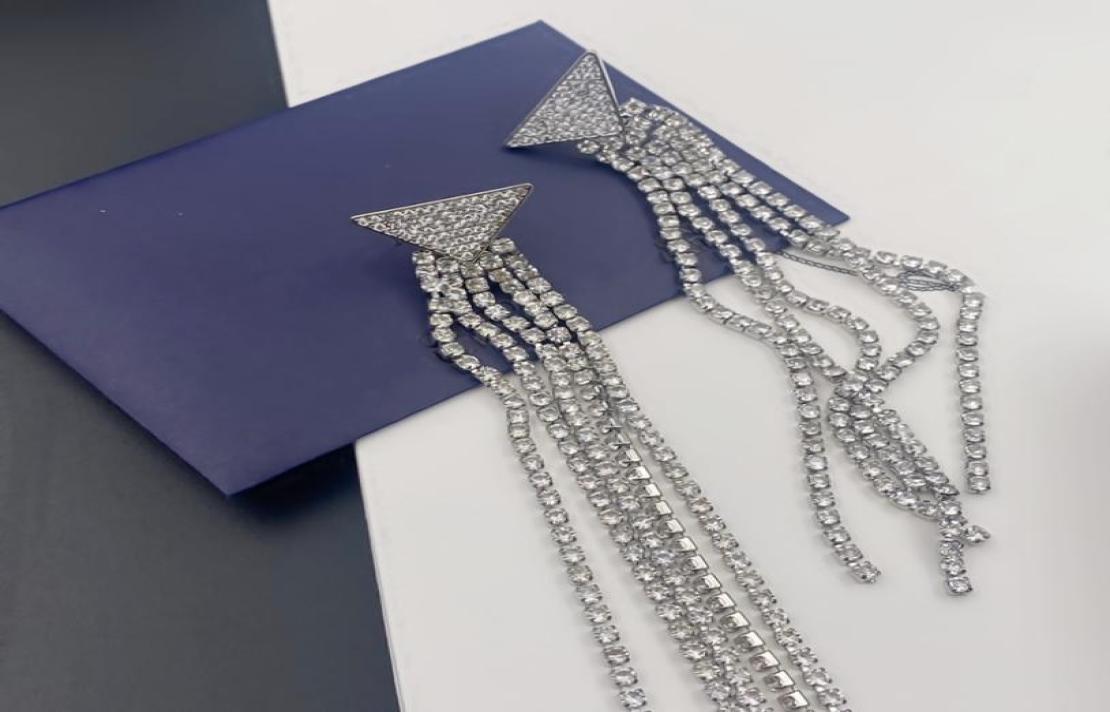 Charm Fashion temperament Designer Letter Tassel Earrings Stud luxury Women Earring Female Party Wedding Lovers gift engagement Je3521387
Charm Fashion temperament Designer Letter Tassel Earrings Stud luxury Women Earring Female Party Wedding Lovers gift engagement Je3521387