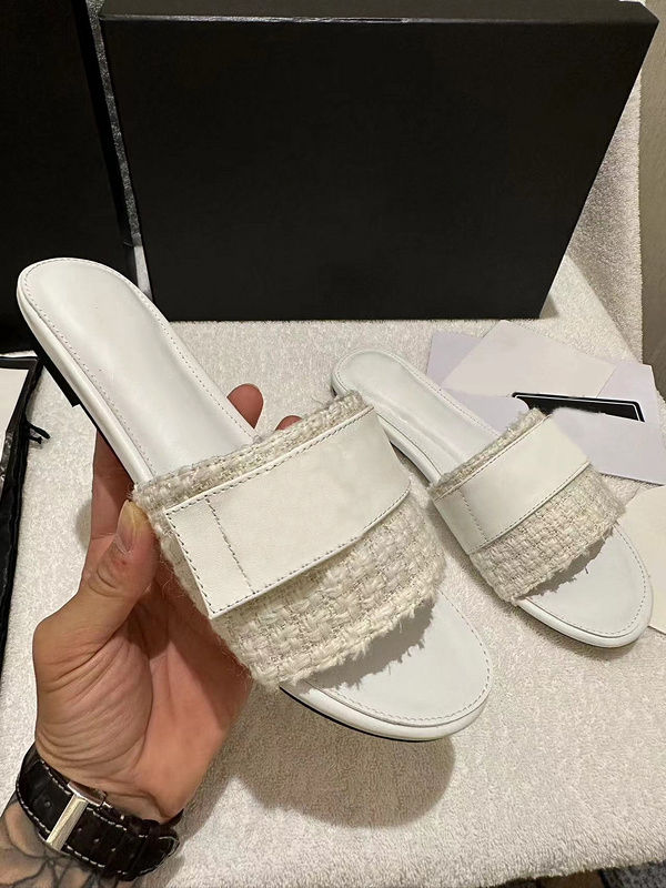 Stylish Women Mule Slides Classic Flat Slippers Lambskin White Casual Sandals Summer Designer Luxury Fashion Ladies Beach outdoors Flat Flip Flops Sandal, Clear
Stylish Women Mule Slides Classic Flat Slippers Lambskin White Casual Sandals Summer Designer Luxury Fashion Ladies Beach outdoors Flat Flip Flops Sandal, Clear