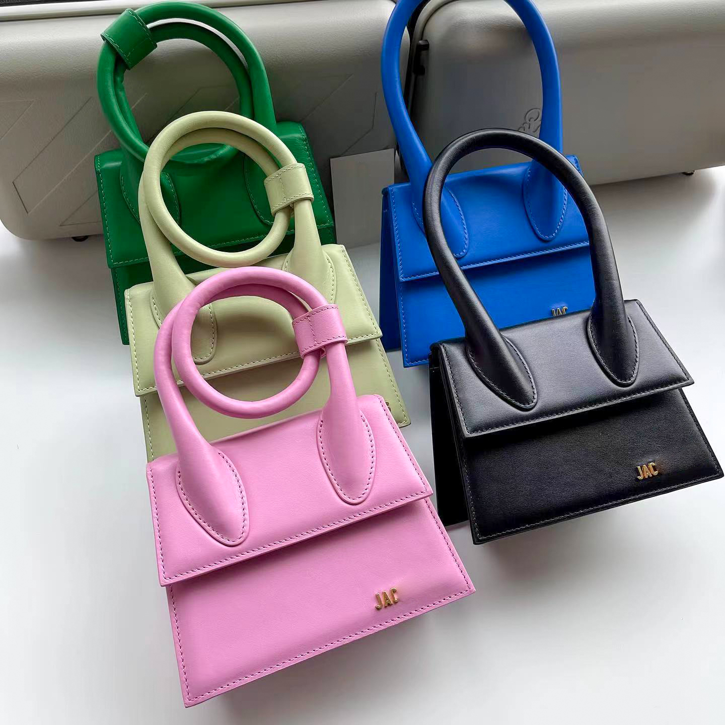 Designer jacquem hourglass bags Messenger flap Le Chiquito Noeud CrossBody bag Luxurys Womens mens Genuine Leather tote envelope handbag clutch bags metal letters, 15
Designer jacquem hourglass bags Messenger flap Le Chiquito Noeud CrossBody bag Luxurys Womens mens Genuine Leather tote envelope handbag clutch bags metal letters, 15