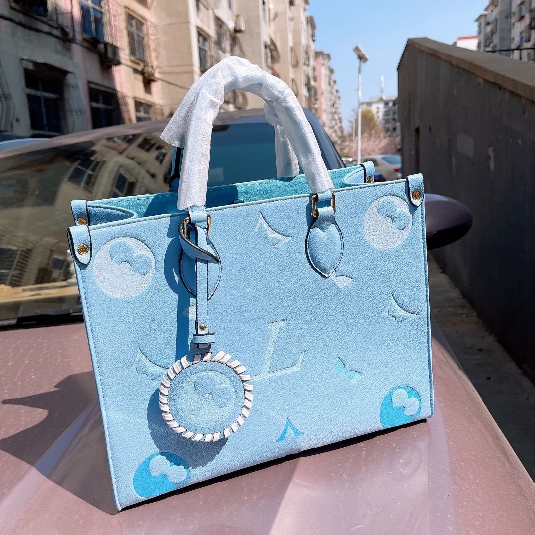 TOP Luxurys Designers Bags ONTHEGO Women bags Totes shoulder bag Alphabet Flower design Large capacity Messenger bags Classic Style handbag Lady purse wallet very, With dust bag
TOP Luxurys Designers Bags ONTHEGO Women bags Totes shoulder bag Alphabet Flower design Large capacity Messenger bags Classic Style handbag Lady purse wallet very, With dust bag