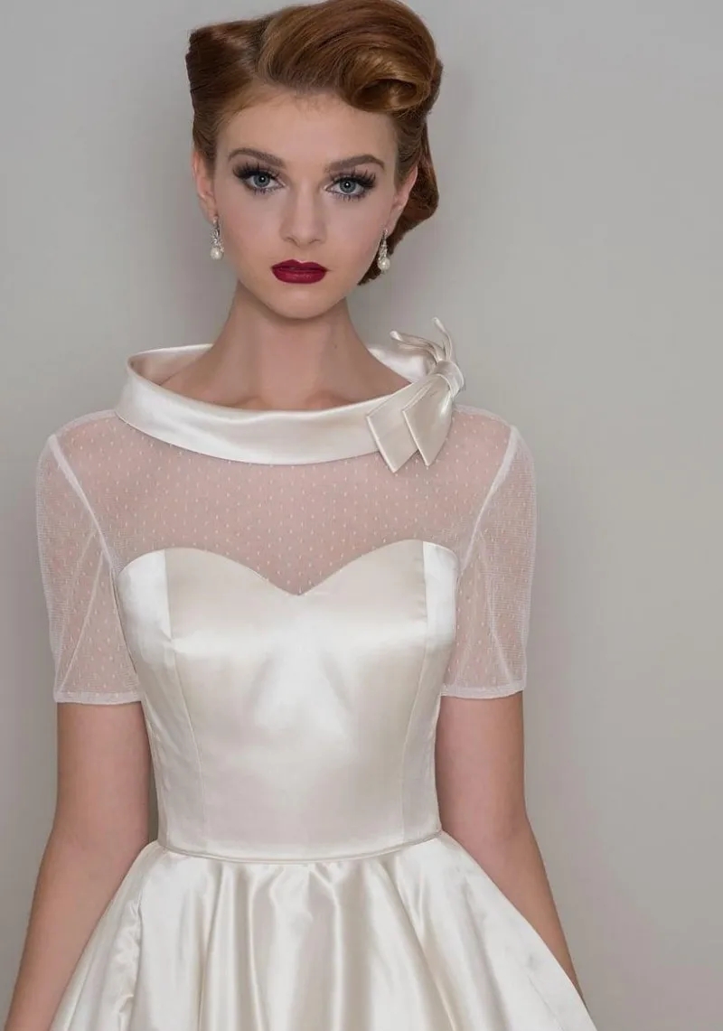 Vintage Champagne Short Wedding Dress 2024 Sleeves O-Neck Sheer Bow Back Bridal Gowm Knee Length Vestidos Lace Satin Robe De Mairage