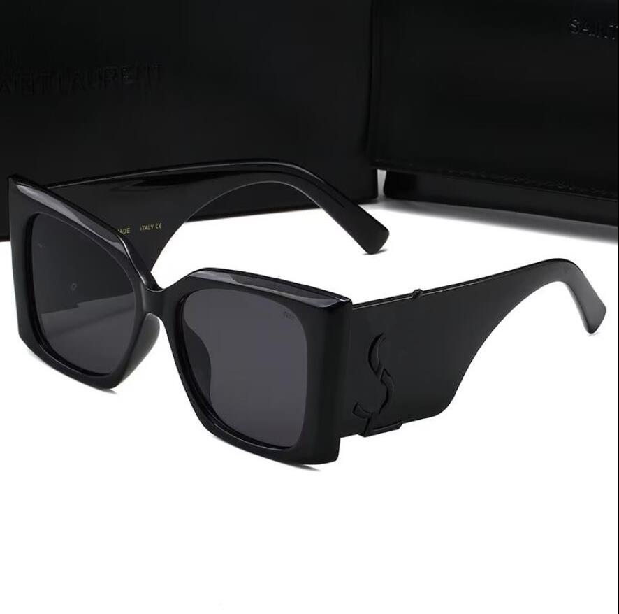 2023 French luxury large frame letter sunglasses men's and women's wear designer 3005 sunglasses UV protection polarized glasses
2023 French luxury large frame letter sunglasses men's and women's wear designer 3005 sunglasses UV protection polarized glasses