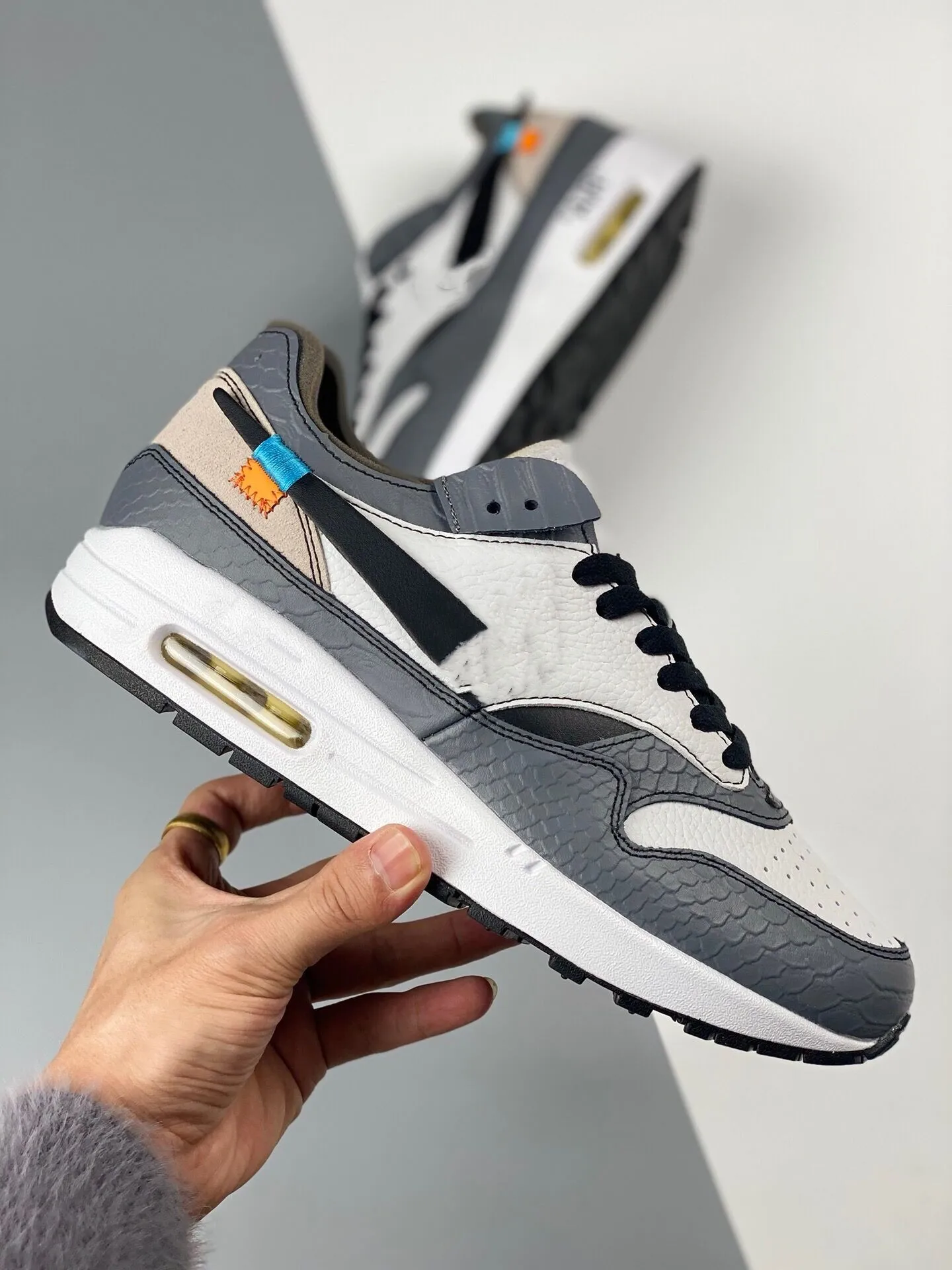 2023 basketball Shoes Original Quality Outdoor MX 1 87 OW White Dark Grey Black Men Women Designer Sportswear With Correctly Boxes Coming
2023 basketball Shoes Original Quality Outdoor MX 1 87 OW White Dark Grey Black Men Women Designer Sportswear With Correctly Boxes Coming