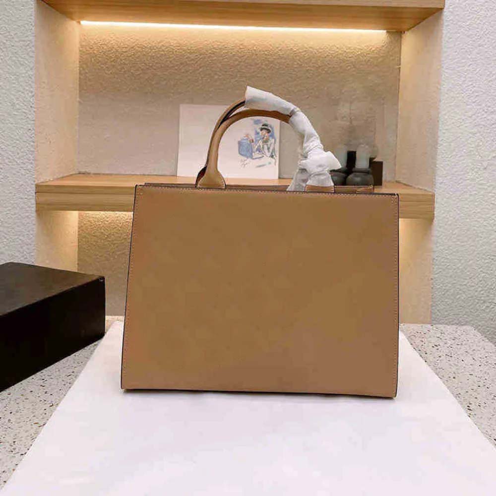 D Totes Fashion the tote bag Luxury G Designer Handbag Women Bags Crossbody Bags Shoulder Bag Ladie Purse 220905, Dgbag-lavender-28cm
D Totes Fashion the tote bag Luxury G Designer Handbag Women Bags Crossbody Bags Shoulder Bag Ladie Purse 220905, Dgbag-lavender-28cm