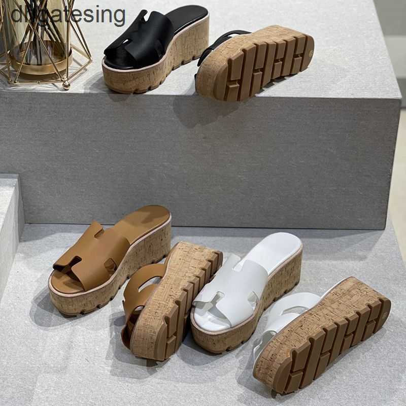 Herms Home Shoe Sandal Orans Slipper 2023 Leather Outwear High Heel Women's Wedge Heels Solid Color Waterproof Platform Thick Style
Herms Home Shoe Sandal Orans Slipper 2023 Leather Outwear High Heel Women's Wedge Heels Solid Color Waterproof Platform Thick Style