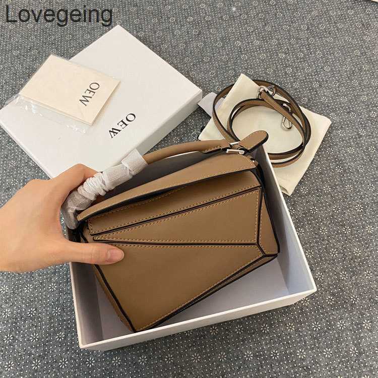 Puzzles Mini 2023 Bags Spliced Shoulder Geometry Pack Designer Cowhide Bag Pillow Single Loewa Straddle Women Leather Purse 15pd, Plain pink
Puzzles Mini 2023 Bags Spliced Shoulder Geometry Pack Designer Cowhide Bag Pillow Single Loewa Straddle Women Leather Purse 15pd, Plain pink