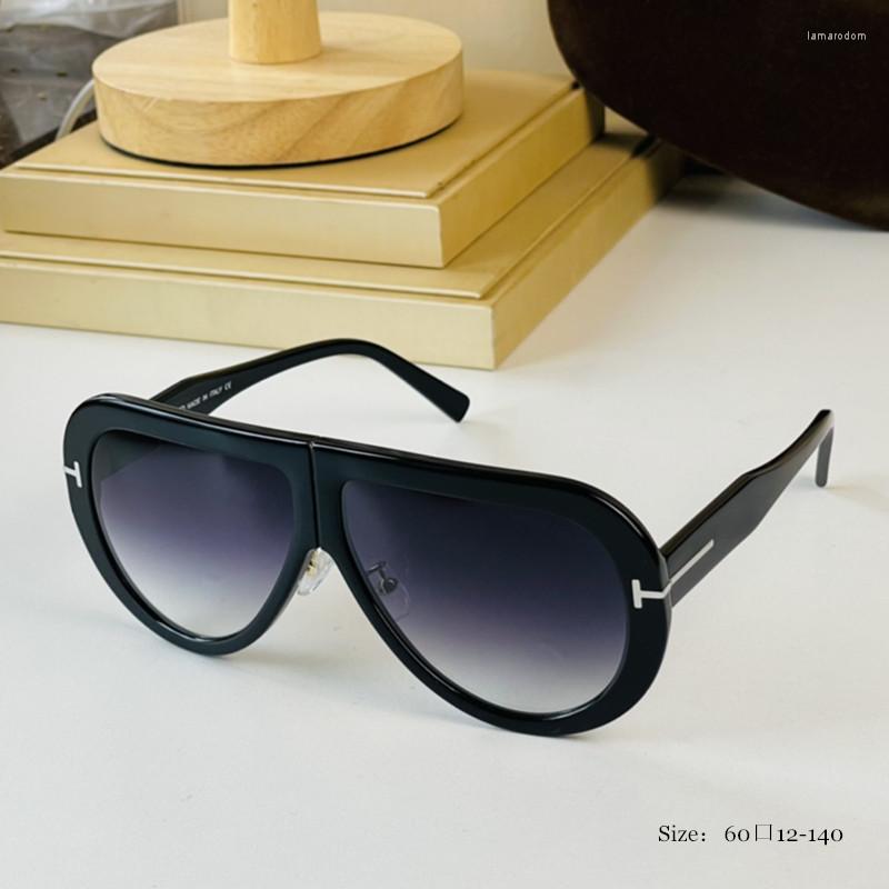 Sunglasses 2323 Square Men's Polarized Fashionable Anti-glare Driving Shades Women Designer Oculos UV400 TF
Sunglasses 2323 Square Men's Polarized Fashionable Anti-glare Driving Shades Women Designer Oculos UV400 TF
