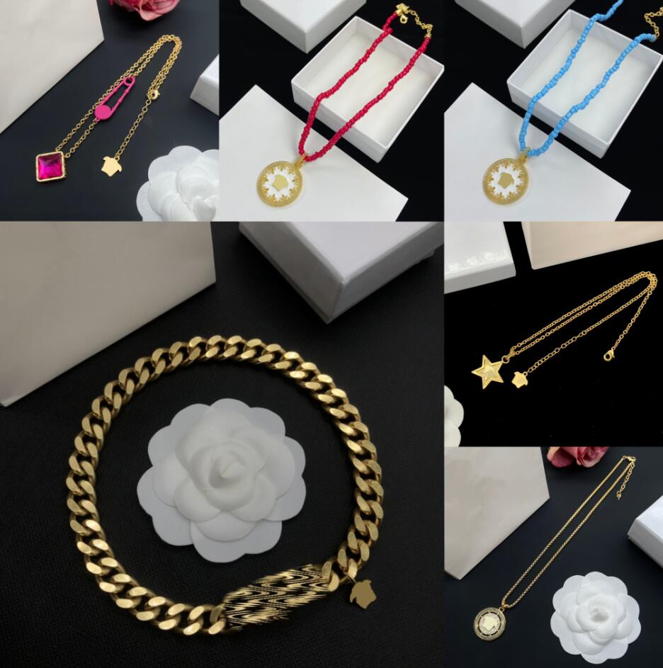 Luxurys Brand Pendant Necklaces Fashion for Man Woman Diamonds pendant Designers Jewelry Mens Womens Trendy Personality Clavicle Chain
Luxurys Brand Pendant Necklaces Fashion for Man Woman Diamonds pendant Designers Jewelry Mens Womens Trendy Personality Clavicle Chain