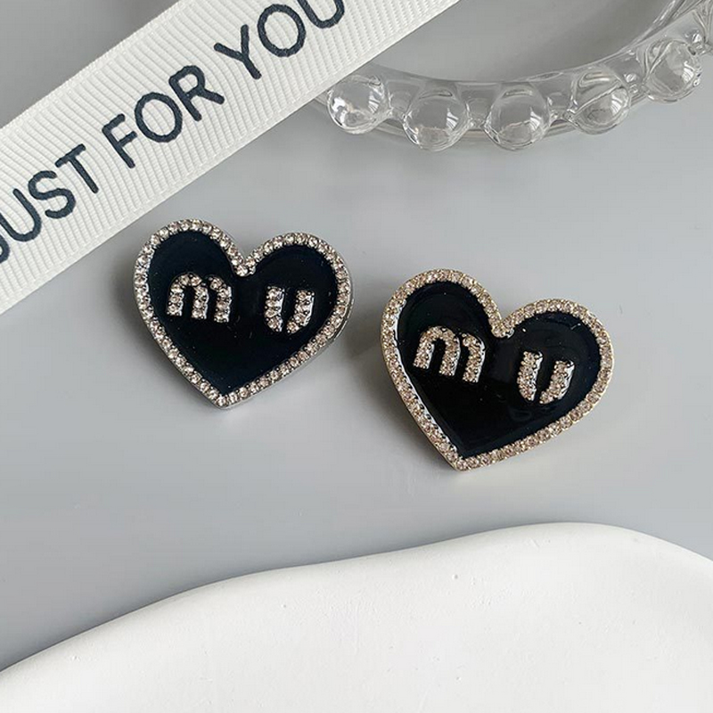 Women Crystal Letter Brooch Cute Heart Letter Brooch Suit Lapel Pin Gift for Love Girlfriend