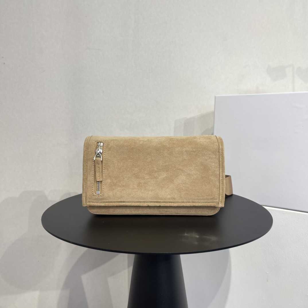 Woman's Luxury Designer Bags Handbags Shoulder Crossbody Bag Tote 2023 New Fashion Texture Leather Multifunctional Portable Envelope bag Crescent Bag Factory Sale, Red size 20cm
Woman's Luxury Designer Bags Handbags Shoulder Crossbody Bag Tote 2023 New Fashion Texture Leather Multifunctional Portable Envelope bag Crescent Bag Factory Sale, Red size 20cm