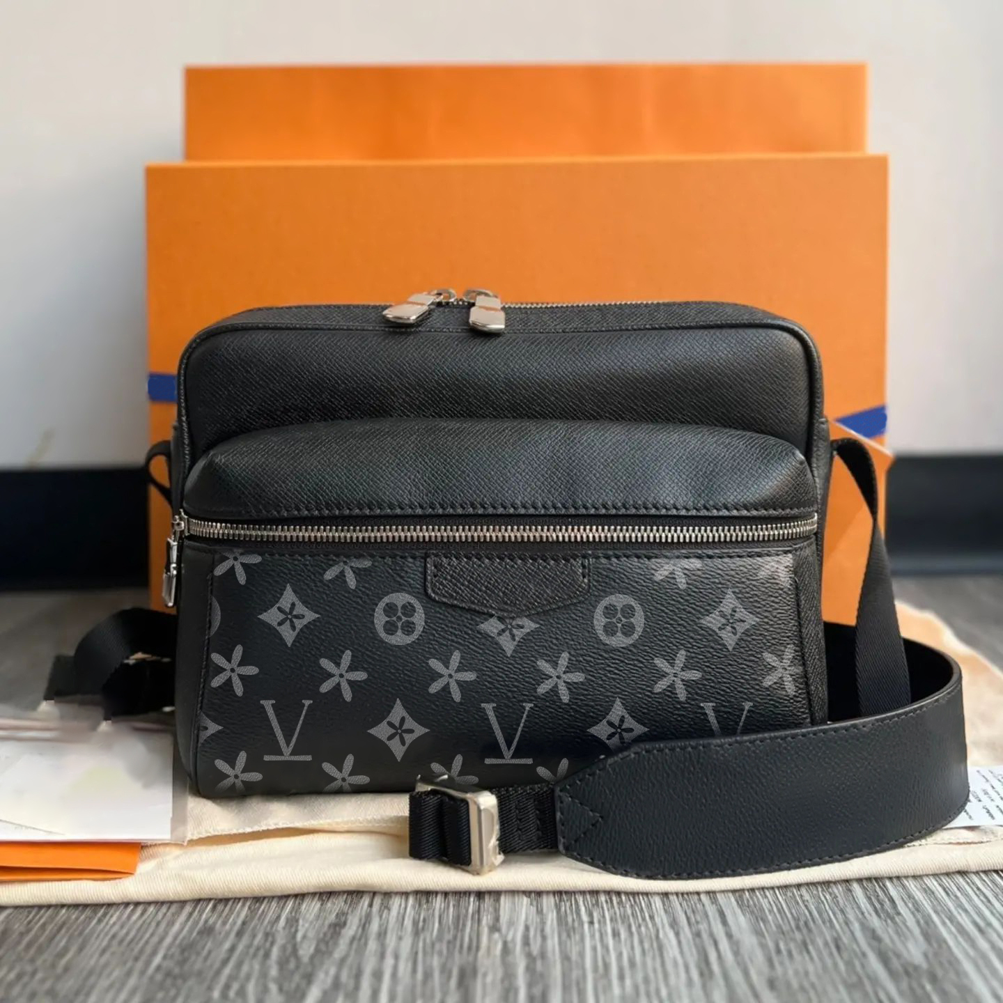 M30830 M69443 Top quality Shoulder bags Man trio outdoor sports Cosmetic Bags tote purse Women crossbody Luxury handbag Designer louvis Genuine leather clutch Bags, 1-white
M30830 M69443 Top quality Shoulder bags Man trio outdoor sports Cosmetic Bags tote purse Women crossbody Luxury handbag Designer louvis Genuine leather clutch Bags, 1-white