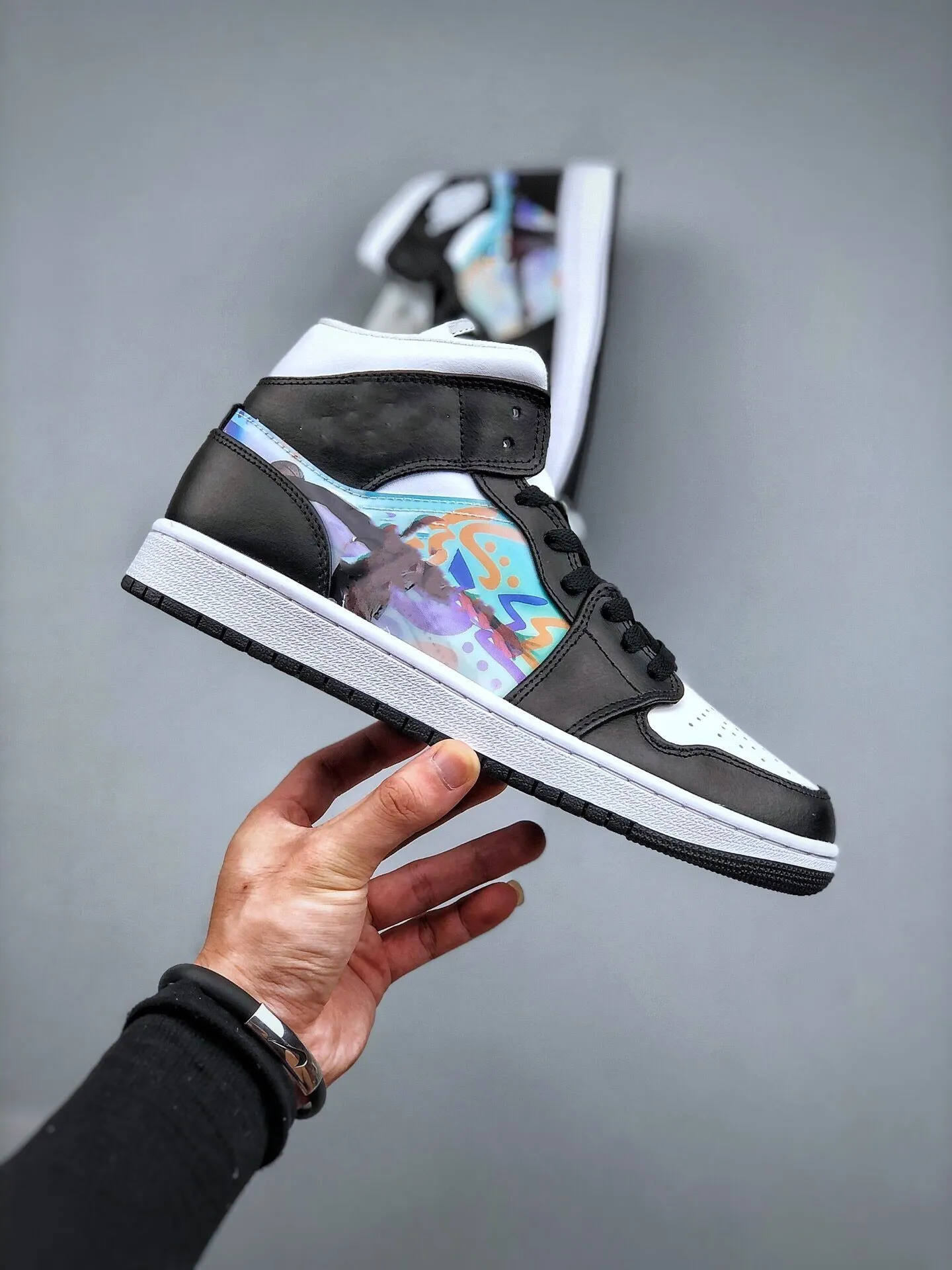 2023 Athletics Basketball Sports Shoes Girls Boys Jumpman 1 Mid Hologram Outdoor Jumping Designer Sneakers Black New Emerald University Red Dark Concord
2023 Athletics Basketball Sports Shoes Girls Boys Jumpman 1 Mid Hologram Outdoor Jumping Designer Sneakers Black New Emerald University Red Dark Concord