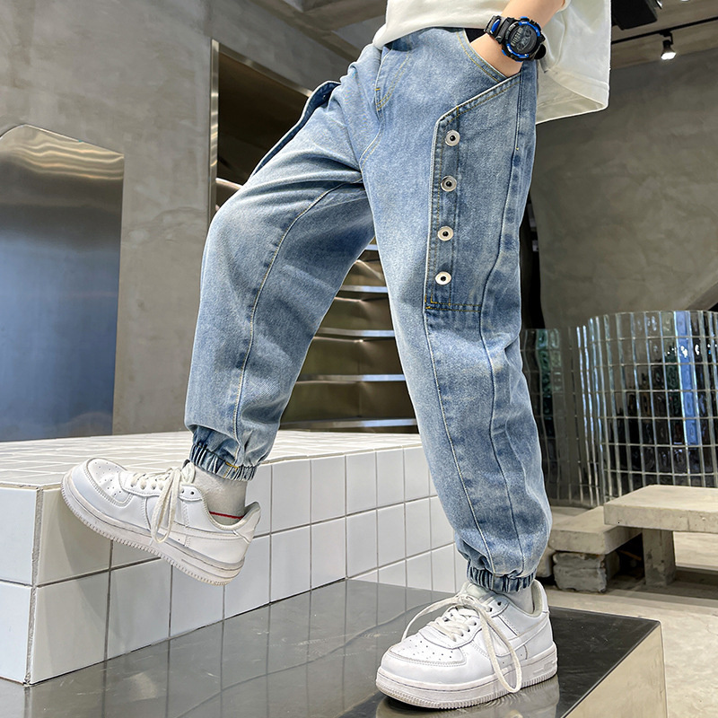 Jeans Spring Children's Clothing Boys' Casual Fashion Bag Feet Loose Fit All Matching Jeans Small and Medium Jeans for Children 230406