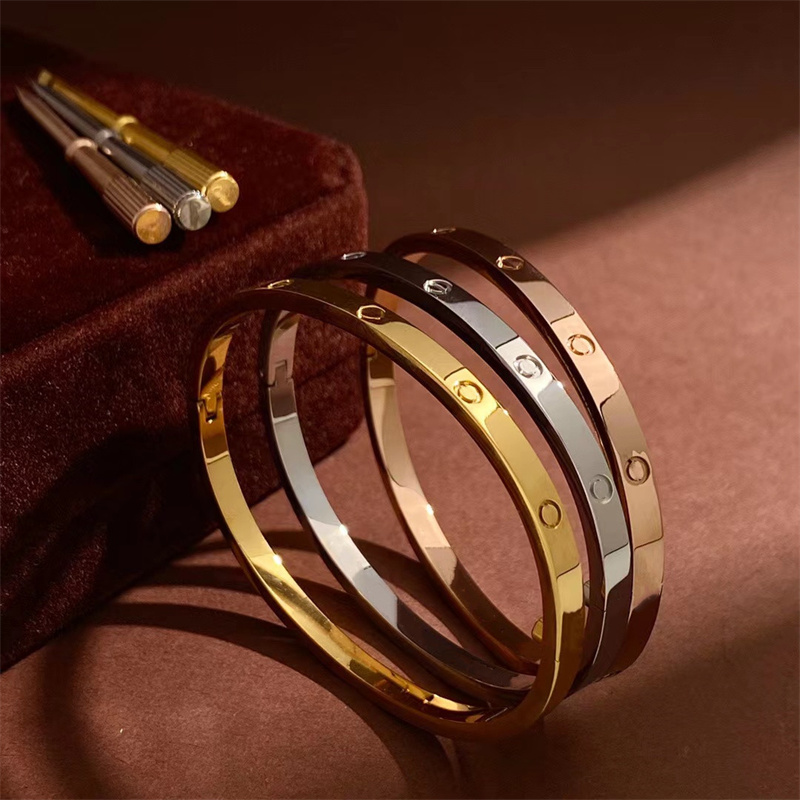 2023 charm bracelet Concise designer bracelet Cuff Bracelet Mens Women bracelets Stainless Steel plated 18K Gold Jewelry charm bracelet with Screw gold bracelet
2023 charm bracelet Concise designer bracelet Cuff Bracelet Mens Women bracelets Stainless Steel plated 18K Gold Jewelry charm bracelet with Screw gold bracelet