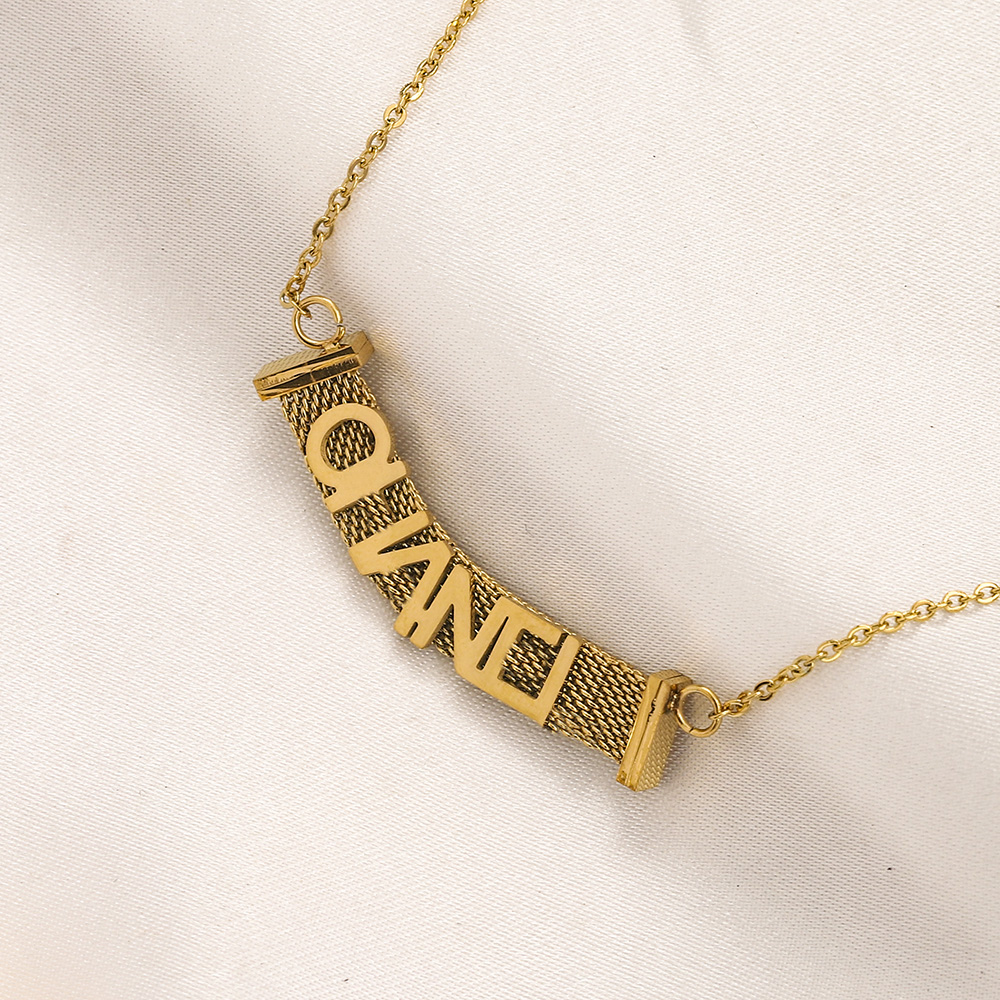 Classical Women Luxury Designer Brand Letters Necklace Choker Pendant Chain 18K Gold Plated Stainless Steel Pendants Necklaces Wedding Jewelry Accessories
Classical Women Luxury Designer Brand Letters Necklace Choker Pendant Chain 18K Gold Plated Stainless Steel Pendants Necklaces Wedding Jewelry Accessories