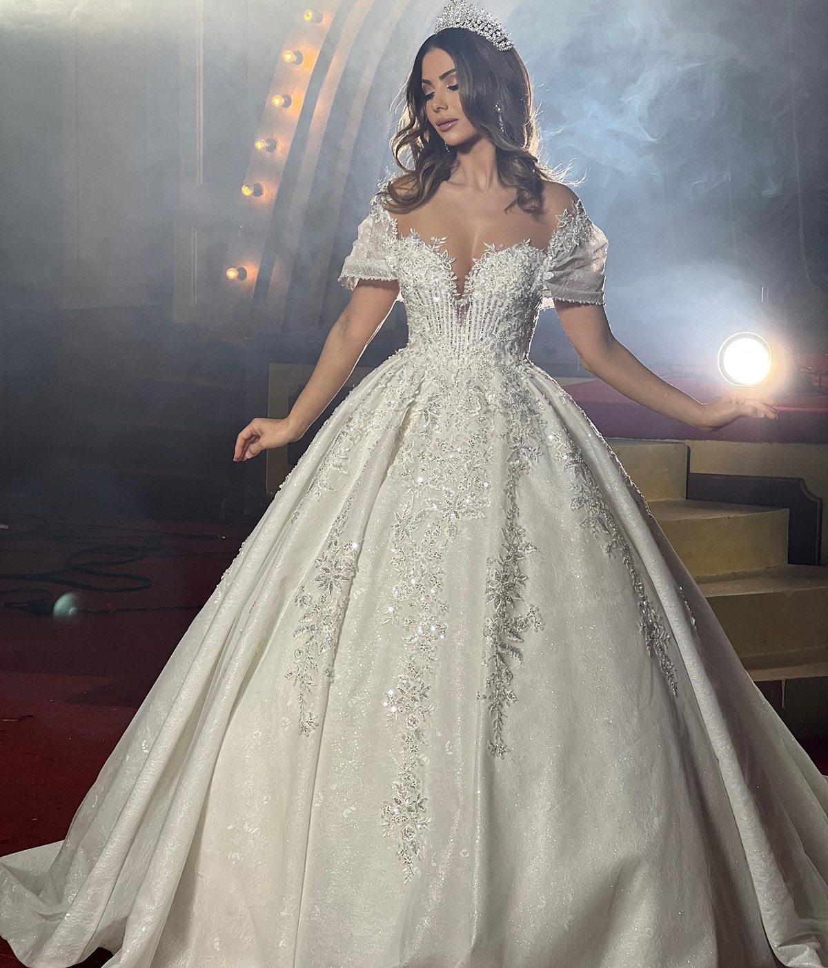 Elegant Ball Gown Wedding Dresses Sweetheart Off the Shoulder Shining Applicants Backless Chapel Gown Pleats Custom Made Bridal Gown Plus Size Vestido