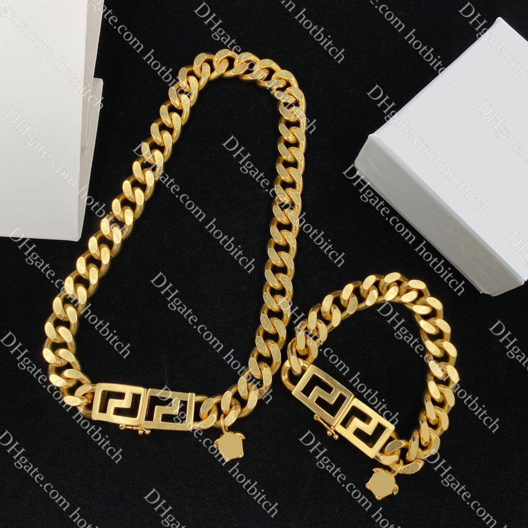 Vintage Gold Necklaces Classic Letter Bracelets Luxury Couple Designer Jewelry Sets Unisex Thick Cuba Bracelet
Vintage Gold Necklaces Classic Letter Bracelets Luxury Couple Designer Jewelry Sets Unisex Thick Cuba Bracelet