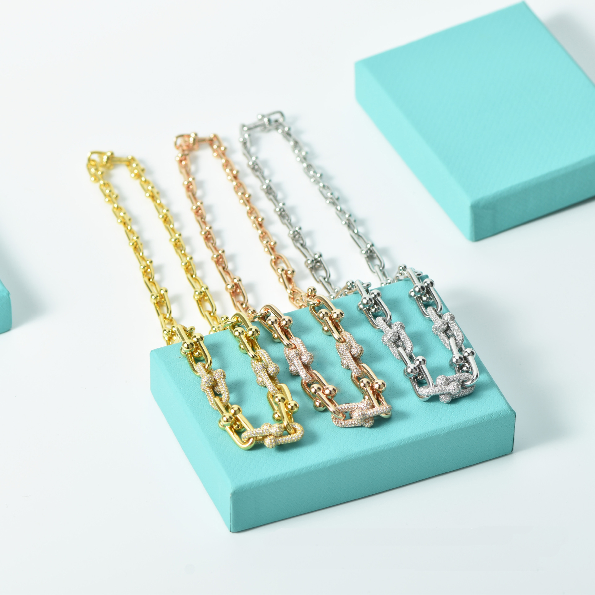 T U-shaped necklace with diamonds for women fashion designer jewelry horseshoe collarbone chain for men Cuban chain
T U-shaped necklace with diamonds for women fashion designer jewelry horseshoe collarbone chain for men Cuban chain