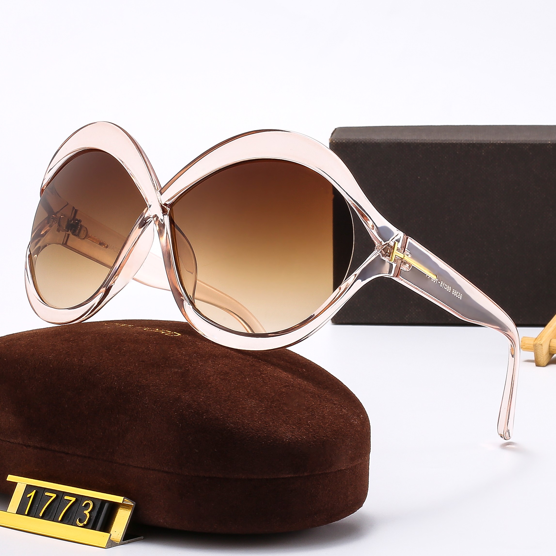 2023 Luxury Designer Brand Sunglasses Designer Sunglass High Quality eyeglass Women Men Side Letters Polarized Glasses Womens Sun glass UV400 lens Unisex With box
2023 Luxury Designer Brand Sunglasses Designer Sunglass High Quality eyeglass Women Men Side Letters Polarized Glasses Womens Sun glass UV400 lens Unisex With box