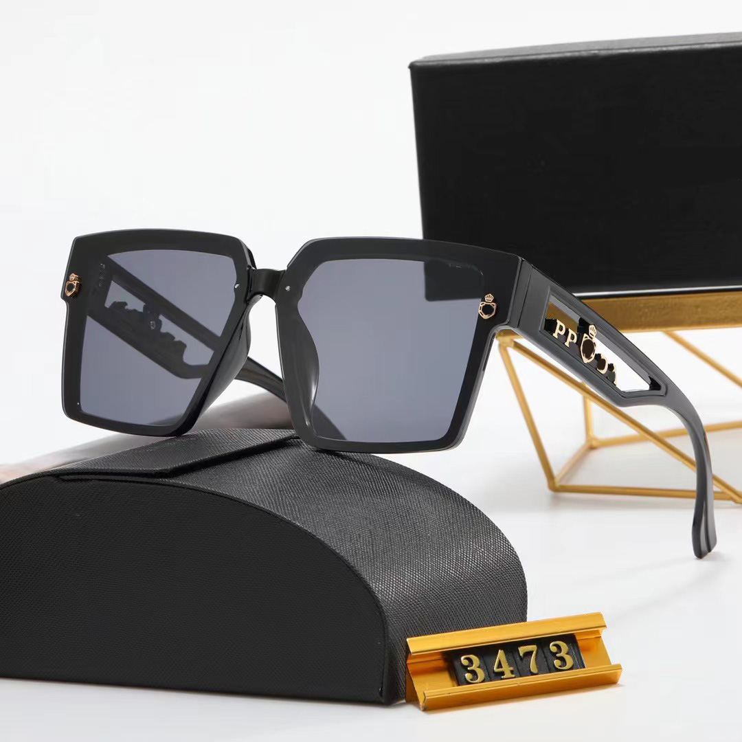 Fashion Designer Sunglasses Goggle Beach Sun Glasses For Man Woman Eyeglasses High Quality ray sun glass black frame Timeless Classic Style Eyewear Retro Unisex
Fashion Designer Sunglasses Goggle Beach Sun Glasses For Man Woman Eyeglasses High Quality ray sun glass black frame Timeless Classic Style Eyewear Retro Unisex