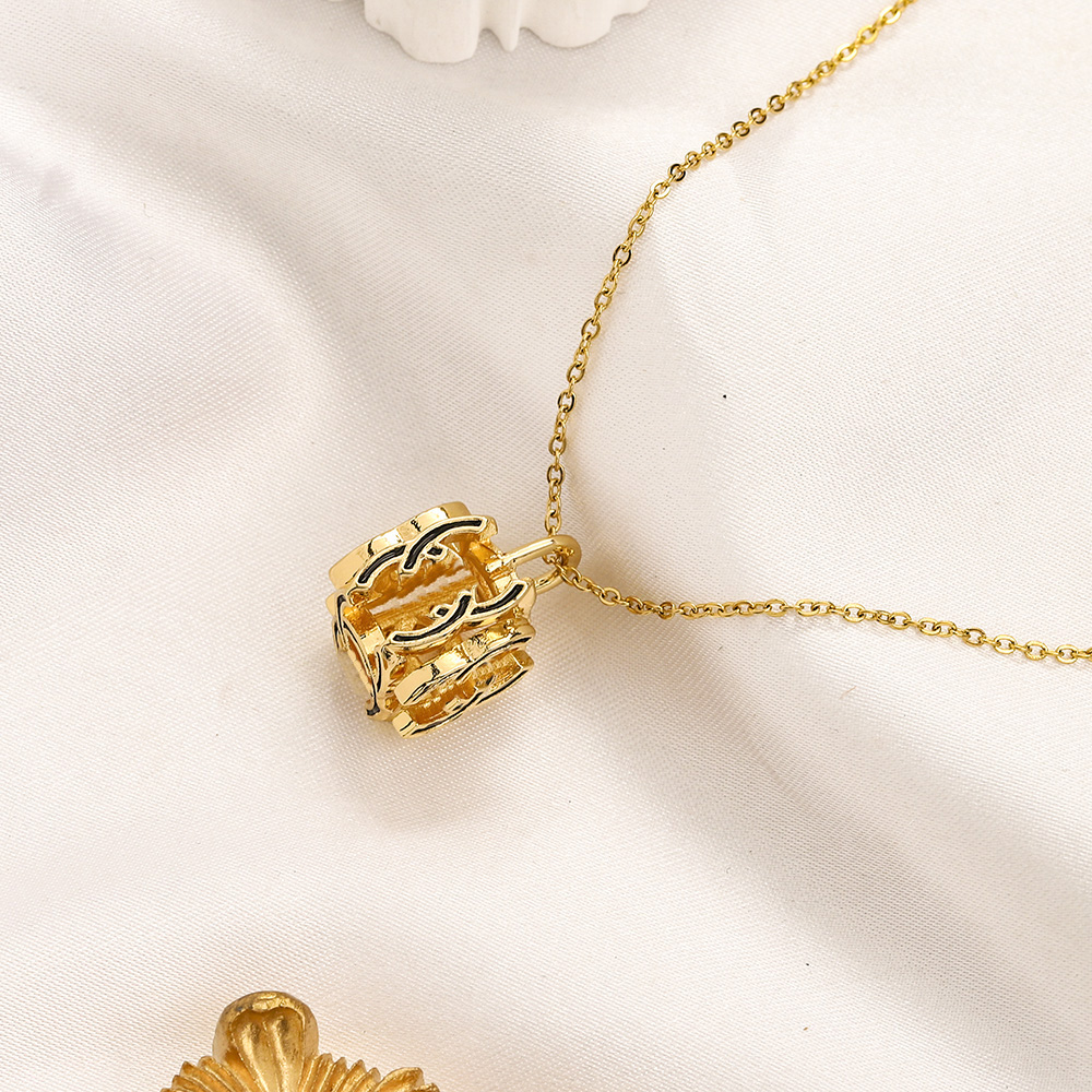 Fashion Design Lock Necklace 18K Gold Plated Chain Necklace Women Brand Love Romantic Jewelry Necklace Simple Charm Spring Gift Chain Wedding Party Accessories
Fashion Design Lock Necklace 18K Gold Plated Chain Necklace Women Brand Love Romantic Jewelry Necklace Simple Charm Spring Gift Chain Wedding Party Accessories