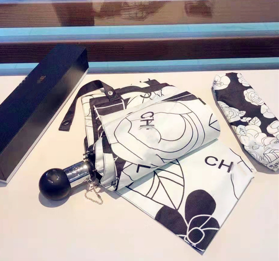 Designer Umbrella Flower Umbrella letter printed Black Glue Snow and UV Protection Sun Shade Umbrella Round Head Fully Automatic Three Fold Umbrella with box