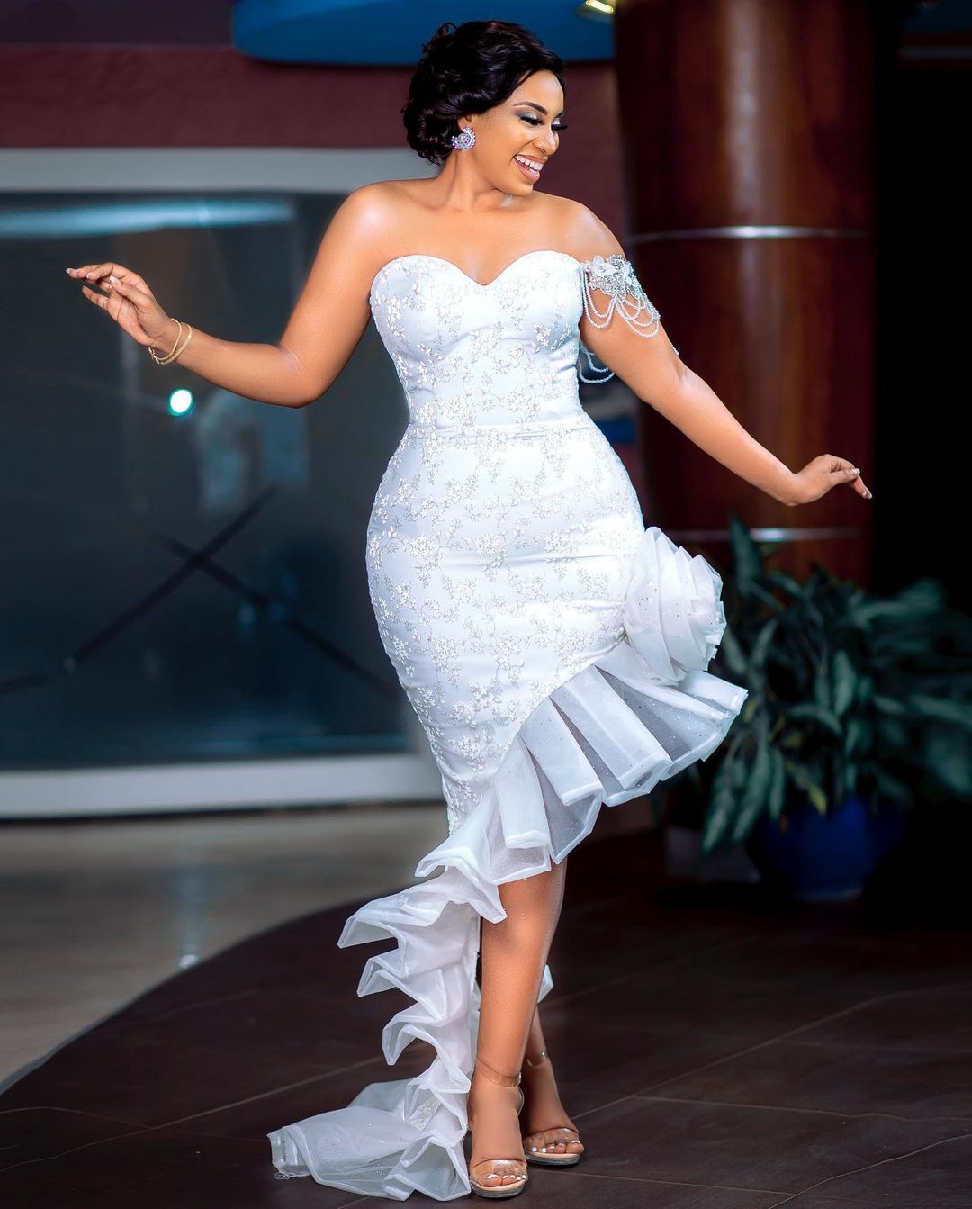 Sexy White Mermaid Wedding Dresses With Side Slit Off The Shoulder Lace Appliques Handmade Flowers High Low Bridal Gowns Dance Reception Gowns