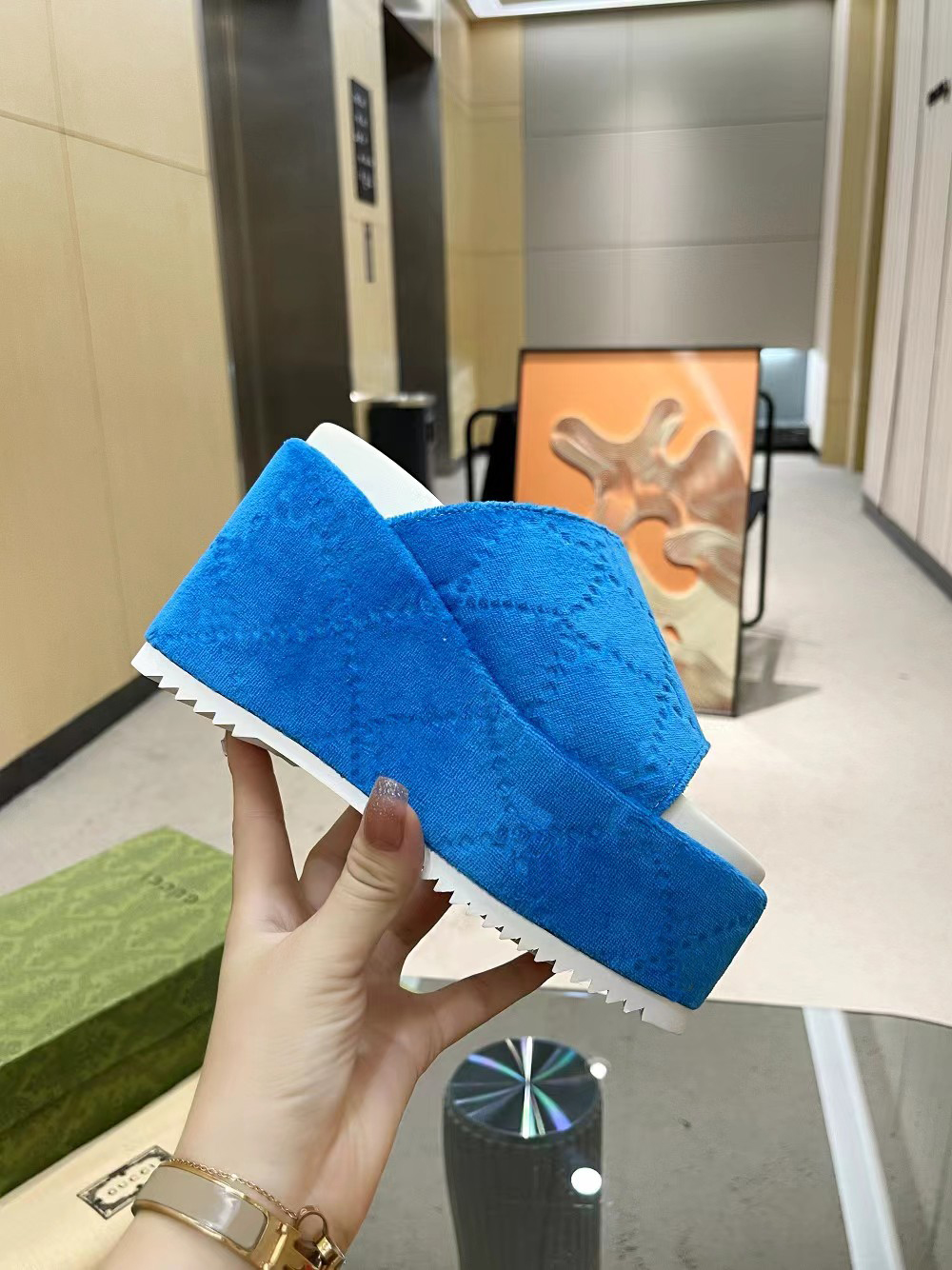 Designer Women's Fashion Embroidery Handmade Sandals Red Black Anti slip Real Leather Sole Casual Shoes Round Head Sexy Slippers 35-42 with Box, 2#
Designer Women's Fashion Embroidery Handmade Sandals Red Black Anti slip Real Leather Sole Casual Shoes Round Head Sexy Slippers 35-42 with Box, 2#