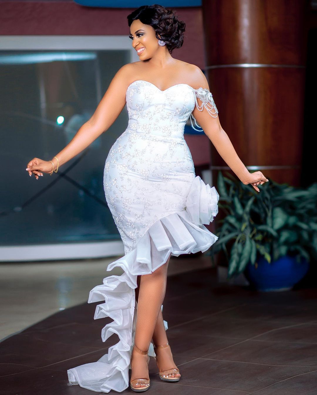 Sexy White Mermaid Wedding Dresses With Side Slit Off The Shoulder Lace Appliques Handmade Flowers High Low Bridal Gowns Dance Reception Gowns