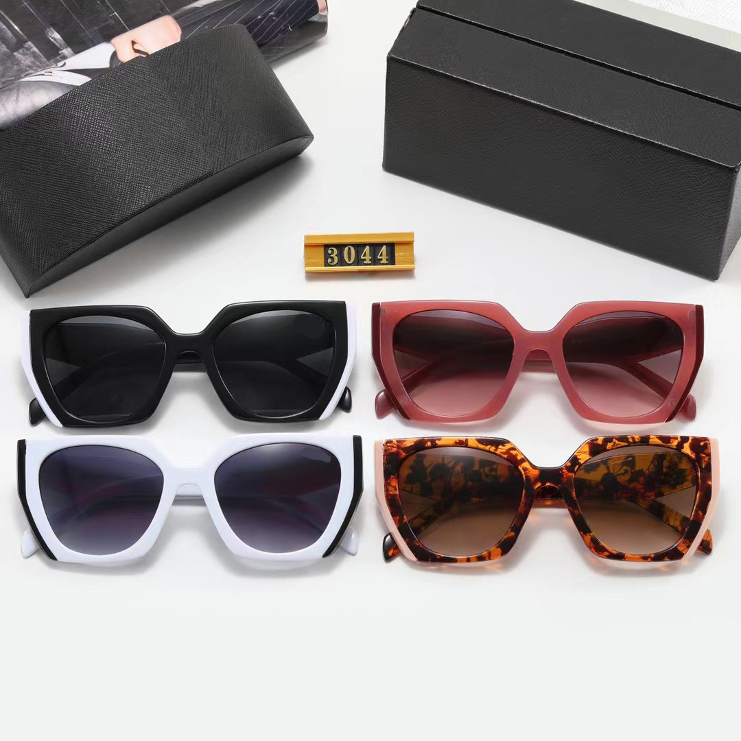 Mens Sunglasses Designer Sunglasses for Women ray sun glass black frame Timeless Classic Style Eyewear Retro Unisex Goggles Sport Driving Multiple style Shades
Mens Sunglasses Designer Sunglasses for Women ray sun glass black frame Timeless Classic Style Eyewear Retro Unisex Goggles Sport Driving Multiple style Shades