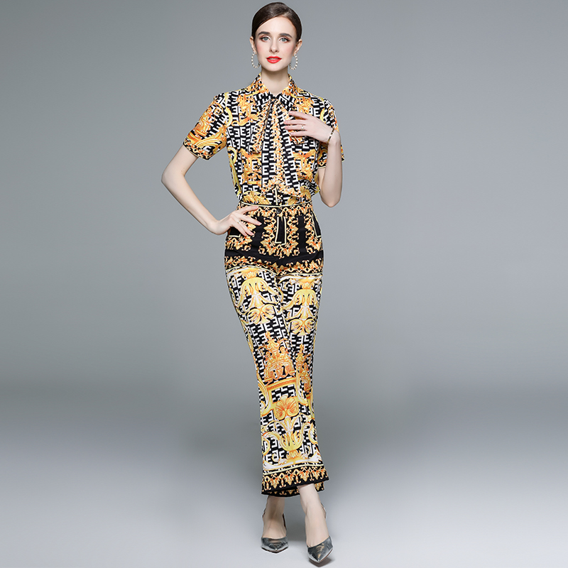 Baroque Floral Short Sleeve Summer Outfit Pants Two Piece Sets 2023 Women Print Bow Blouse and Wide Leg Trousers Woman Designer Vacation Outfit Night Club Party Set, Blue
Baroque Floral Short Sleeve Summer Outfit Pants Two Piece Sets 2023 Women Print Bow Blouse and Wide Leg Trousers Woman Designer Vacation Outfit Night Club Party Set, Blue