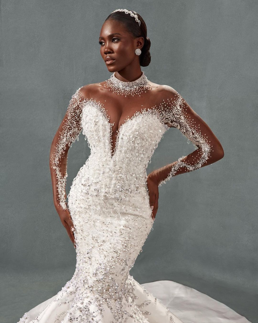 Exquisite Mermaid Wedding Dresses Long Sleeves V Neck Halter Appliques Sequins Beaded Ruffles 3D Lace Diamonds Floor Length Bridal Gowns Custom Made a