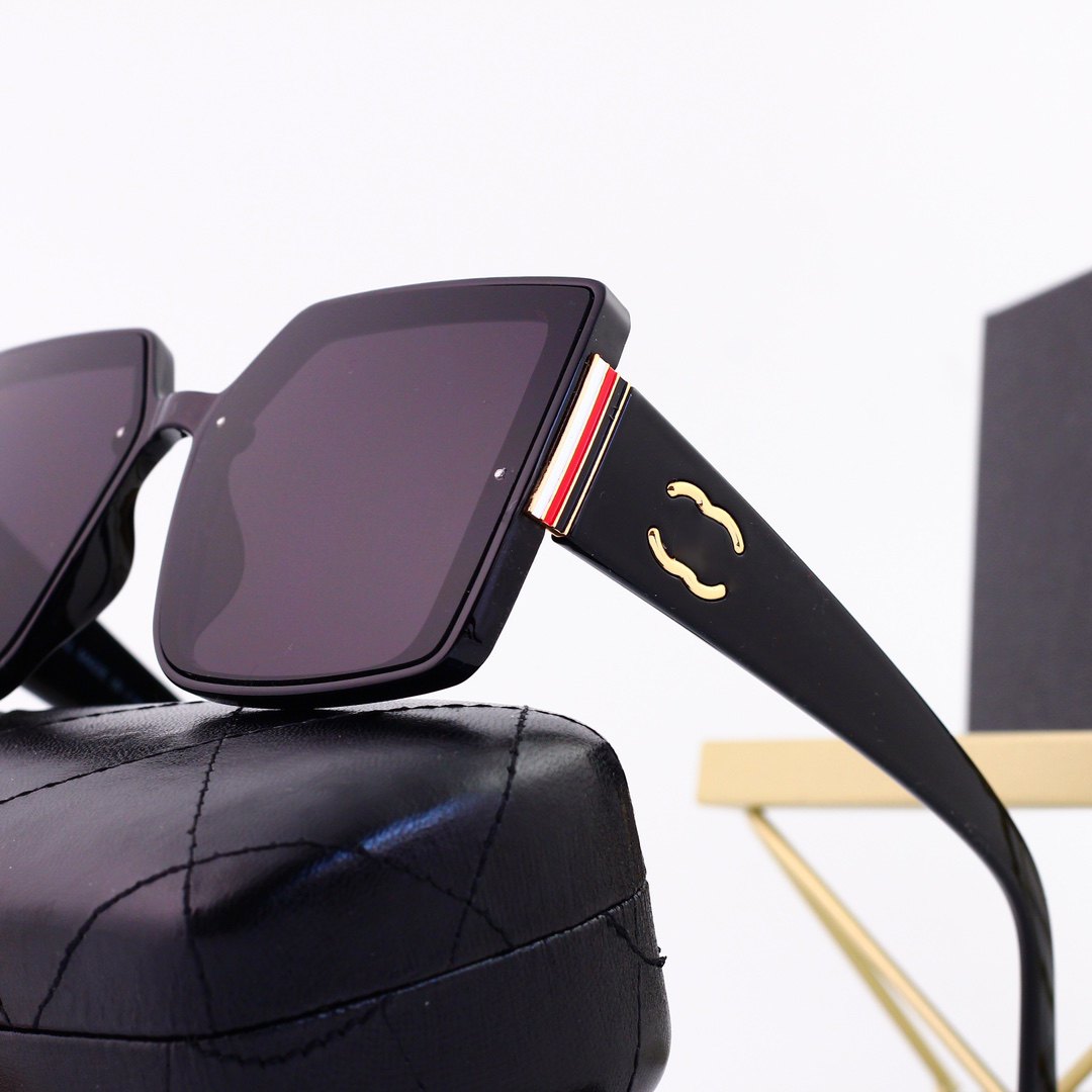 Designer sunglasses luxury glasses protective eyewear purity design UV380 Alphabet design sunglasses driving travel beach wear sun glasses box very nice
Designer sunglasses luxury glasses protective eyewear purity design UV380 Alphabet design sunglasses driving travel beach wear sun glasses box very nice