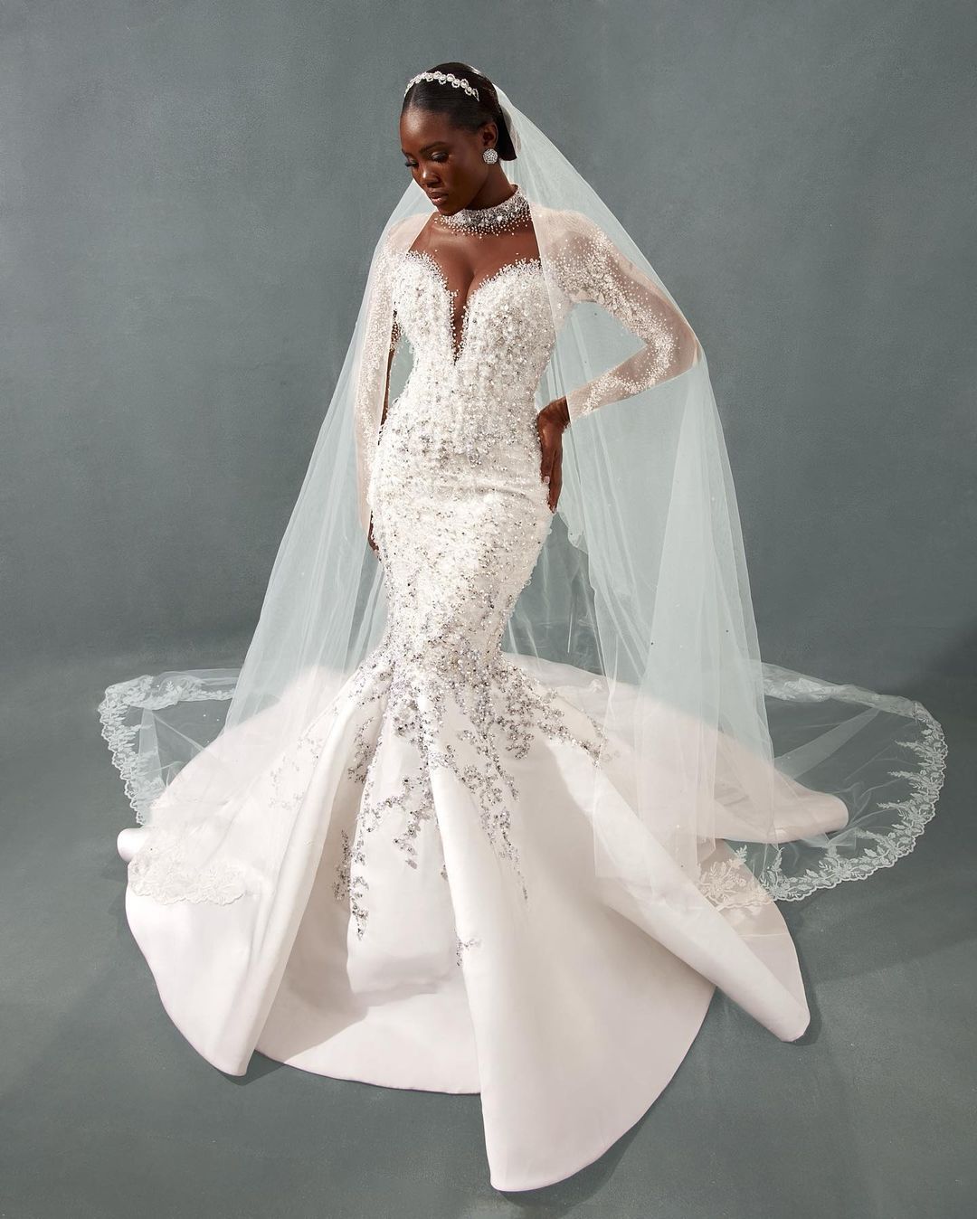 Exquisite Mermaid Wedding Dresses Long Sleeves V Neck Halter Appliques Sequins Beaded Ruffles 3D Lace Diamonds Floor Length Bridal Gowns Custom Made a