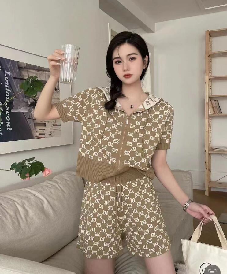 2023 Women's Tracksuits Two Piece Sets bee Luxury G Letter V-neck Patchwork Pullover Suit Ankle-length Pants Tracksuit Knit, 01
2023 Women's Tracksuits Two Piece Sets bee Luxury G Letter V-neck Patchwork Pullover Suit Ankle-length Pants Tracksuit Knit, 01